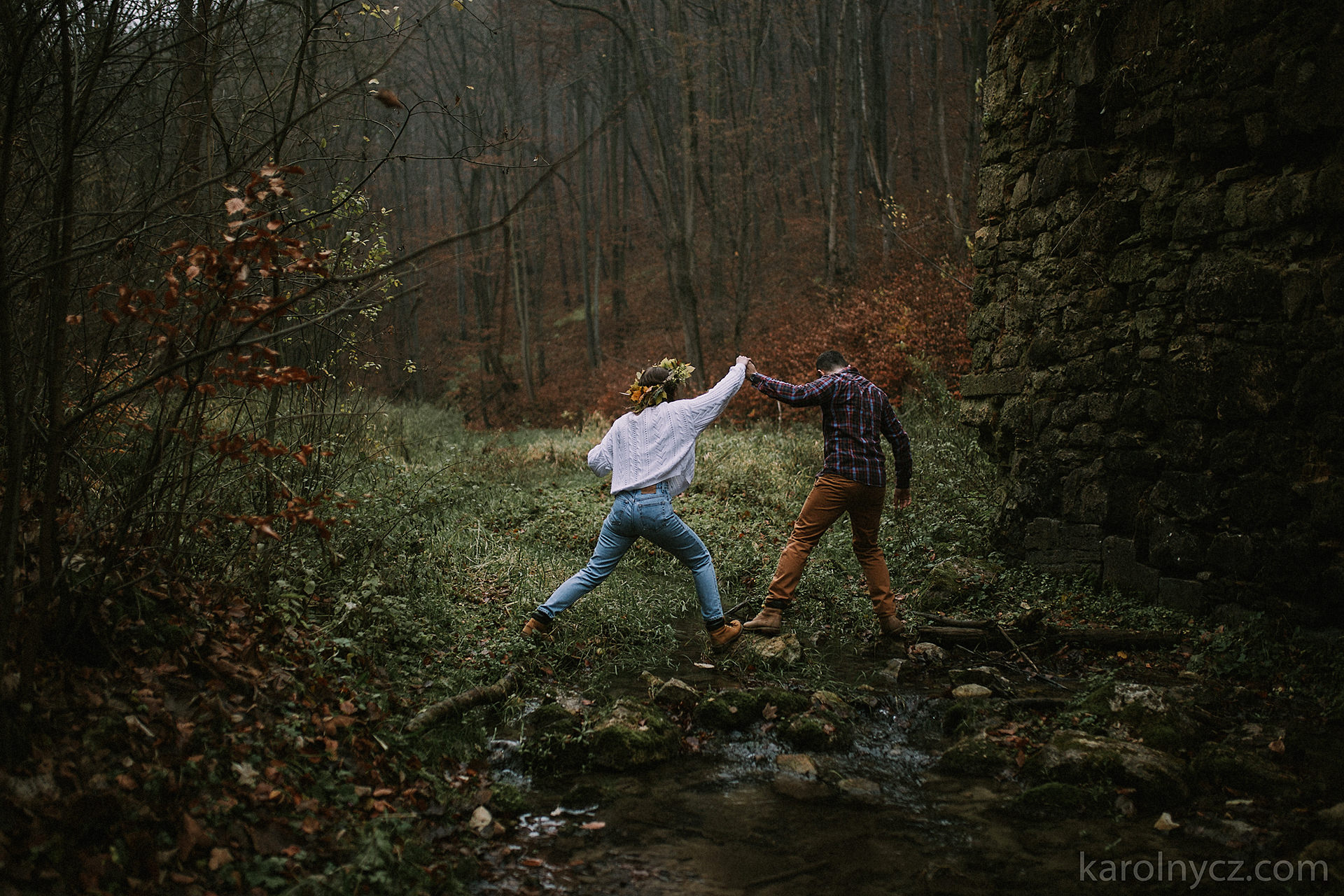 the beautiful forest scenery of the engagement session