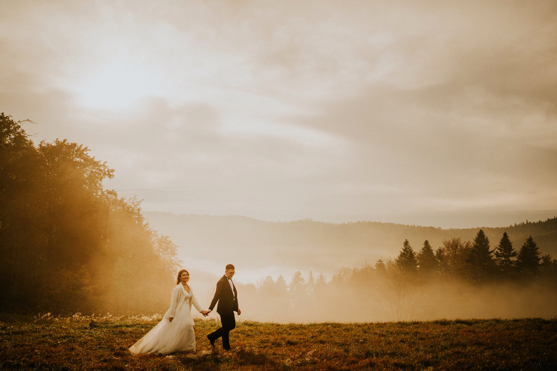 sesja poślubna na kocierzu w górach jesienna