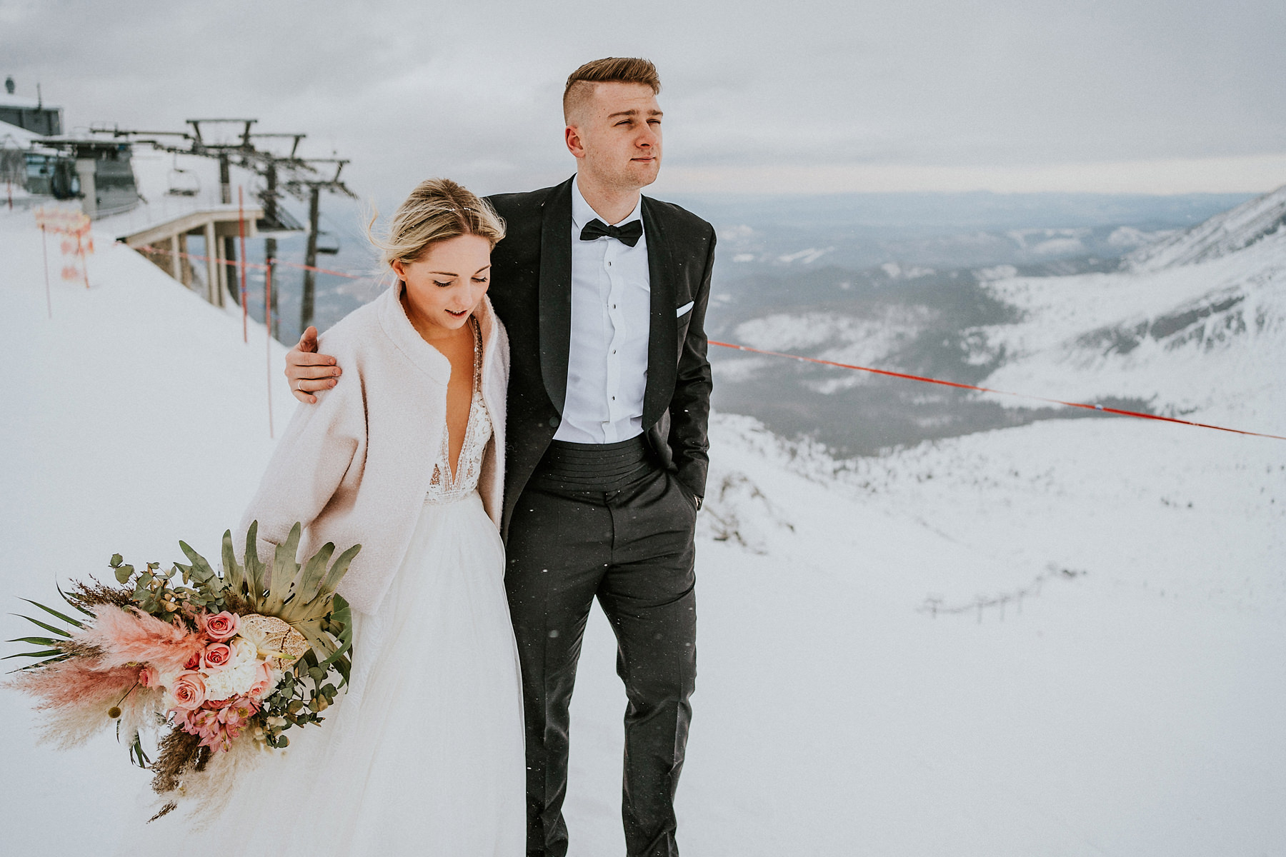 zimowa sesja poślubną w górach
